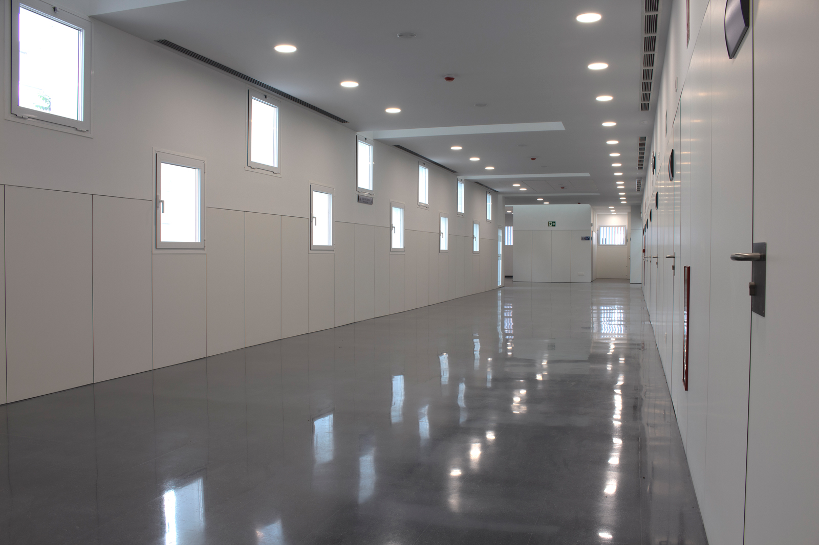 Pasillo del Centro de Salud de Bola de Oro de Granada