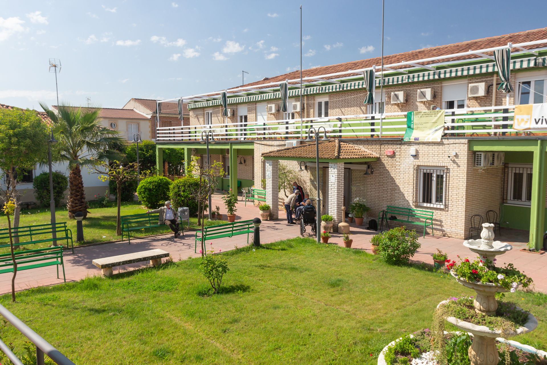 Fachada de la residencia de ancianos de La Carolina