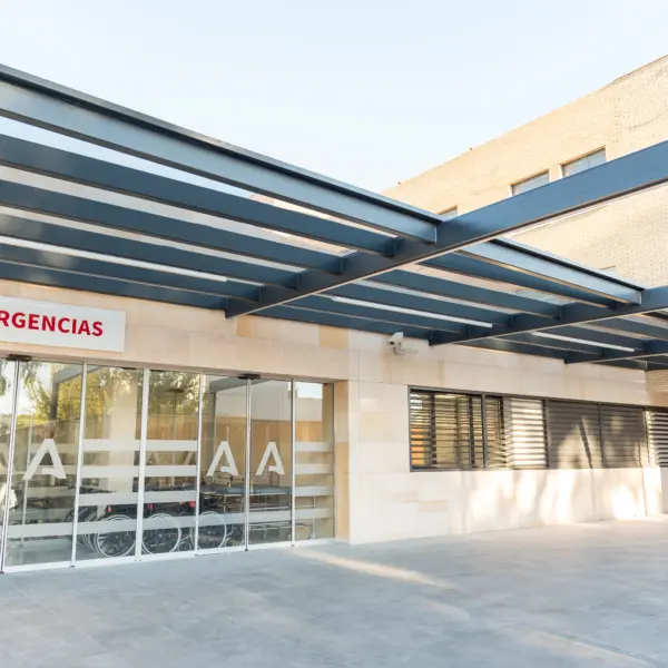 Fachada de la entrada de las nuevas urgencias del Hospital de Pozoblanco