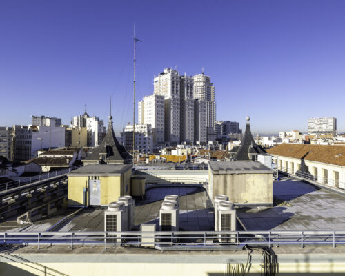 Mejora de la sede del Ministerio de Justicia con la instalación solar fotovoltaica e infraestructura de recarga de vehículos eléctricos.