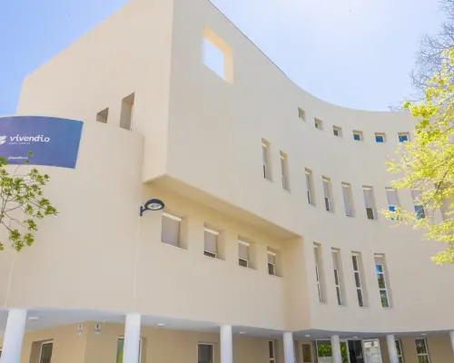 Fachada terminada del edificio judicial de Caravaca ejecutada por Vivendio